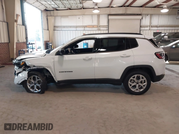 2025 Jeep Compass Latitude with VIN 3C4NJDBNXST535796, listed as a IAAI auction lot 41776776 with 1,037 mi miles and . Bid and sale history available at DreamBid. Image 14.