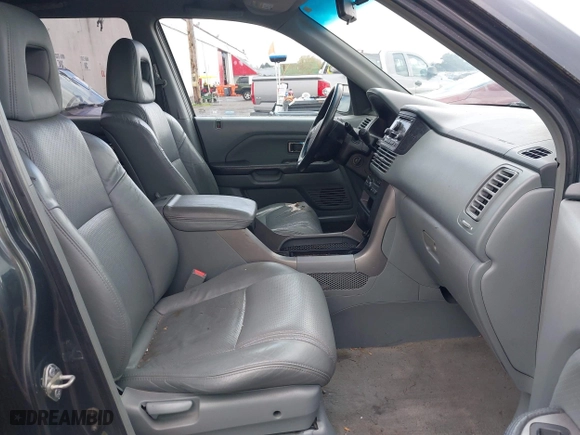 2003 Honda Pilot EX with VIN 2HKYF18573H589899, listed as a IAAI auction lot 41917543 with 211,123 mi miles. Bid and sale history available at carsss.com. Image 5.
