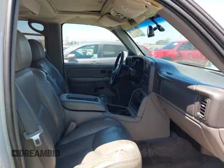 2005 Chevrolet Suburban LS with VIN 1GNEC16Z75J206837, listed as a IAAI auction lot 42826024 with 219,805 mi miles and . Bid and sale history available at DreamBid. Image 5.