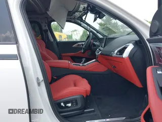 2024 BMW XM z VIN 5YM23CS0XR9U57042, wystawiony jako IAAI lot #42438088 z przebiegiem 2 888 mil mil oraz . Historia ofert i sprzedaży dostępna na DreamBid. Obrazek 5.