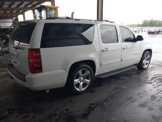2014 Chevrolet Suburban LT with VIN 1GNSCJE05ER153658, listed as a IAAI auction lot 41867781 with 252,098 mi miles. Bid and sale history available at carsss.com. Image 4.