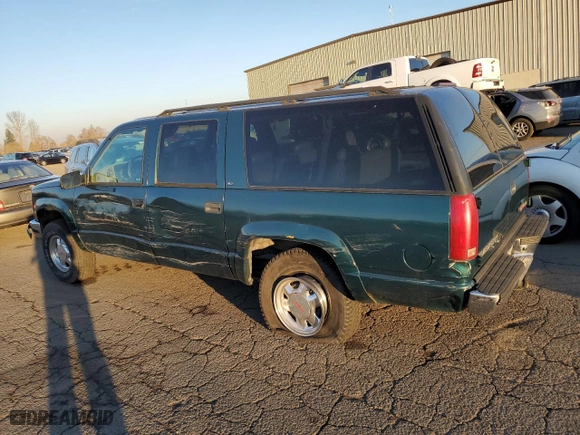 1997 GMC Suburban with VIN 3GKFK16RXVG513571, listed as a Copart auction lot 82086924 with 190,142 mi miles and Salvage Title. Bid and sale history available at carsss.com. Image 2.