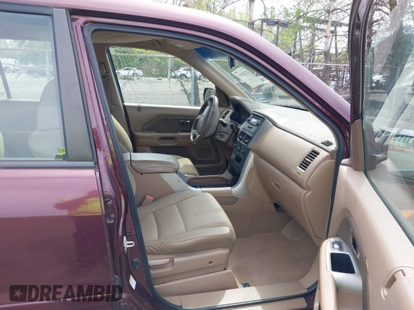 2007 Honda Pilot LX with VIN 5FNYF18107B016599, listed as a IAAI auction lot 42142933 with 186,442 mi miles and . Bid and sale history available at carsss.com. Image 5.