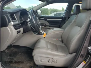 2018 Toyota Highlander SE with VIN 5TDJZRFH8JS538021, listed as a Copart auction lot 63496775 with 43,586 mi miles and Salvage title. Bid and sale history available at DreamBid. Image 7.
