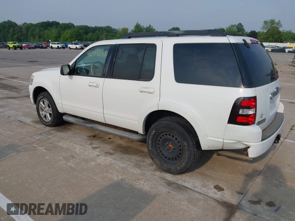 2010 Ford Explorer XLT z VIN 1FMEU7DE4AUA62936, wystawiony jako IAAI lot #42492895 z przebiegiem 255 334 mil mil oraz . Historia ofert i sprzedaży dostępna na DreamBid. Obrazek 3.