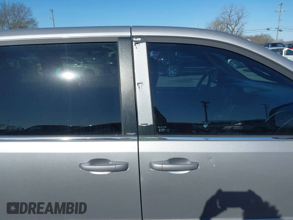 2014 Chrysler Town & Country S with VIN 2C4RC1HG2ER191665, listed as a IAAI auction lot 41874528 with 161,014 mi miles. Bid and sale history available at carsss.com. Image 6.