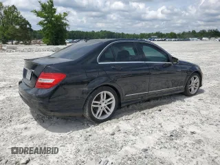 2013 Mercedes-Benz C 250 Sport z VIN WDDGF4HB0DR275207, wystawiony jako Copart lot #60808375 z przebiegiem 93 921 mil mil oraz Czysty tytuł • Clean title. Historia ofert i sprzedaży dostępna na DreamBid. Obrazek 3.