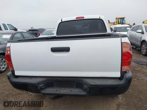 2013 Toyota Tacoma PreRunner with VIN 5TFTU4GN5DX040386, listed as a IAAI auction lot 41592956 with 217,885 mi miles. Bid and sale history available at carsss.com. Image 17.