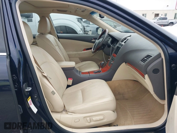 2010 Lexus ES 330 z VIN JTHBK1EG4A2405717, wystawiony jako IAAI lot #42329195 z przebiegiem 118 157 mil mil oraz . Historia ofert i sprzedaży dostępna na DreamBid. Obrazek 5.