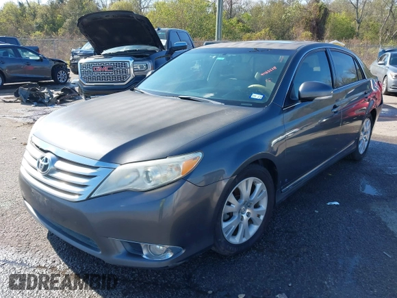 2012 Toyota Avalon z VIN 4T1BK3DB9CU450206, wystawiony jako IAAI lot #41163518 z przebiegiem 230 317 mil mil oraz . Historia ofert i sprzedaży dostępna na DreamBid. Obrazek 17.