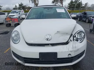 2013 Volkswagen Beetle 2.5L z VIN 3VW5P7AT9DM825439, wystawiony jako IAAI lot #41760907 z przebiegiem 53 649 mil mil oraz . Historia ofert i sprzedaży dostępna na DreamBid. Obrazek 12.