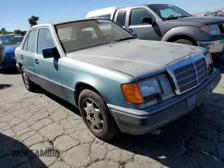 1992 Mercedes-Benz 400 with VIN WDBEA34E6NB743461, listed as a Copart auction lot 67982874 with 193,749 mi miles and Salvage Title. Bid and sale history available at carsss.com. Image 4.