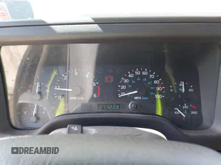 2000 Jeep Wrangler Sport with VIN 1J4FA49S7YP736479, listed as a IAAI auction lot 42042493 with 271,220 mi miles. Bid and sale history available at carsss.com. Image 7.