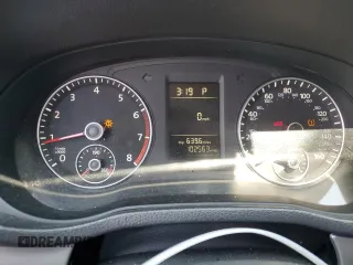 2013 Volkswagen Passat S z VIN 1VWAP7A31DC061392, wystawiony jako Copart lot #60318015 z przebiegiem 102 563 mil mil oraz Szkoda całkowita • Salvage title. Historia ofert i sprzedaży dostępna na DreamBid. Obrazek 9.