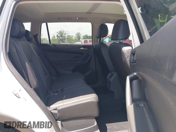 2018 Volkswagen Tiguan SEL z VIN 3VV2B7AX6JM195125, wystawiony jako IAAI lot #42523047 z przebiegiem 73 926 mil mil oraz . Historia ofert i sprzedaży dostępna na DreamBid. Obrazek 8.