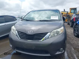 2014 Toyota Sienna LE AAS z VIN 5TDKK3DC8ES516801, wystawiony jako IAAI lot #42378994 z przebiegiem 222 929 mil mil oraz . Historia ofert i sprzedaży dostępna na DreamBid. Obrazek 12.