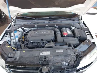 2017 Volkswagen Jetta SEL z VIN 3VWL17AJ3HM406760, wystawiony jako IAAI lot #42002426 z przebiegiem 152 890 mil mil oraz . Historia ofert i sprzedaży dostępna na DreamBid. Obrazek 10.