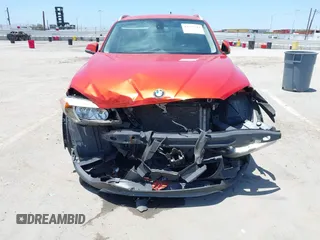 2013 BMW X1 28i z VIN WBAVM1C51DVW42255, wystawiony jako IAAI lot #42525744 z przebiegiem 108 644 mil mil oraz . Historia ofert i sprzedaży dostępna na DreamBid. Obrazek 6.