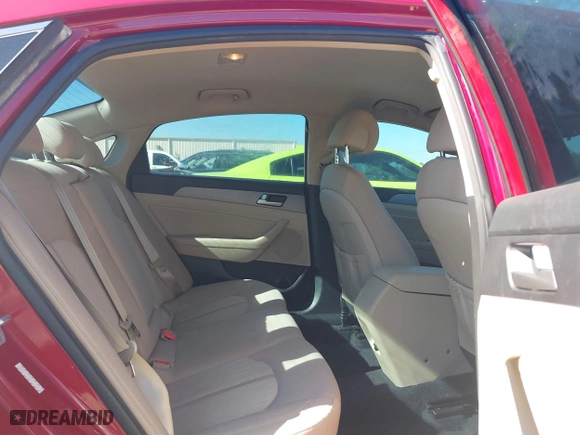 2016 Hyundai Sonata Hybrid SE with VIN KMHE24L19GA016239, listed as a IAAI auction lot 40813246 with 118,031 mi miles. Bid and sale history available at carsss.com. Image 8.