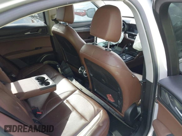 2018 Alfa Romeo Stelvio z VIN ZASFAKAN1J7B89142, wystawiony jako IAAI lot #42192248 z przebiegiem Nie podano mil oraz . Historia ofert i sprzedaży dostępna na DreamBid. Obrazek 8.