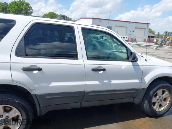 2005 Ford Escape XLT with VIN 1FMYU93125DA22612, listed as a IAAI auction lot 41971728 with 192,461 mi miles. Bid and sale history available at carsss.com. Image 13.