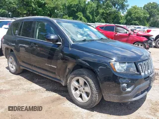 2016 Jeep Compass Latitude z VIN 1C4NJCEA8GD793945, wystawiony jako IAAI lot #42466640 z przebiegiem 110 341 mil mil oraz . Historia ofert i sprzedaży dostępna na DreamBid. Obrazek 1.
