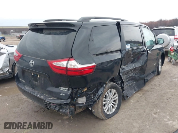 2017 Toyota Sienna XLE Auto Access Seat with VIN 5TDYZ3DC6HS826682, listed as a IAAI auction lot 41932138 with 33,827 mi miles. Bid and sale history available at carsss.com. Image 4.