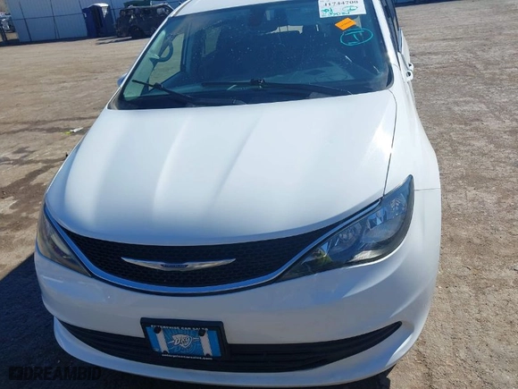 2020 Chrysler Voyager LXI with VIN 2C4RC1DGXLR256863, listed as a IAAI auction lot 41744700 with 86,470 mi miles. Bid and sale history available at carsss.com. Image 13.