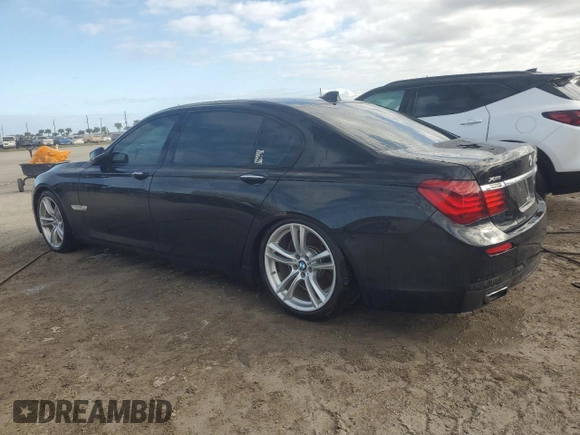 2015 BMW 7 Series 750Li xDrive z VIN WBAYF8C56FD654233, wystawiony jako Copart lot #83321604 z przebiegiem Nie podano mil oraz Nie do naprawy • Non repairable. Historia ofert i sprzedaży dostępna na DreamBid. Obrazek 2.