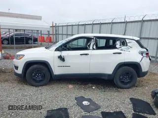 2020 Jeep Compass Sport z VIN 3C4NJCAB9LT218479, wystawiony jako IAAI lot #41533257 z przebiegiem 119 963 mil mil oraz . Historia ofert i sprzedaży dostępna na DreamBid. Obrazek 14.