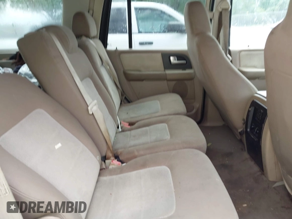 2004 Ford Expedition Special Service with VIN 1FMPU16L24LA37285, listed as a IAAI auction lot 41865431 with 244,616 mi miles. Bid and sale history available at carsss.com. Image 8.