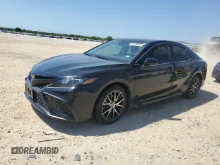 2022 Toyota Camry SE z VIN 4T1T11AK0NU627938, wystawiony jako Copart lot #53155465 z przebiegiem 22 664 mil mil oraz Szkoda całkowita • Salvage title. Historia ofert i sprzedaży dostępna na DreamBid. Obrazek 1.
