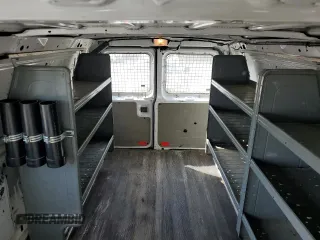 2013 Ford Econoline Cargo Commercial z VIN 1FTNE2EW4DDB22567, wystawiony jako Copart lot #54780235 z przebiegiem 104 060 mil mil oraz Czysty tytuł • Clean title. Historia ofert i sprzedaży dostępna na DreamBid. Obrazek 10.