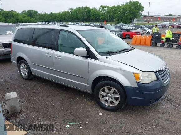 2010 Chrysler Town & Country Touring z VIN 2A4RR5D12AR198014, wystawiony jako IAAI lot #42220458 z przebiegiem 182 529 mil mil oraz . Historia ofert i sprzedaży dostępna na DreamBid. Obrazek 1.