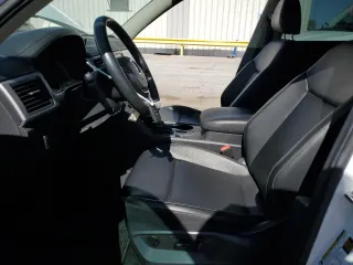 2018 Volkswagen Atlas SE with VIN 1V2CR2CA6JC575771, listed as a Copart auction lot 60574805 with 108,433 mi miles and Salvage title. Bid and sale history available at DreamBid. Image 7.