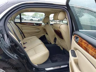 2007 Jaguar XJ Vanden Plas with VIN SAJWA82B87SH12375, listed as a IAAI auction lot 42108022 with 117,036 mi miles. Bid and sale history available at carsss.com. Image 8.