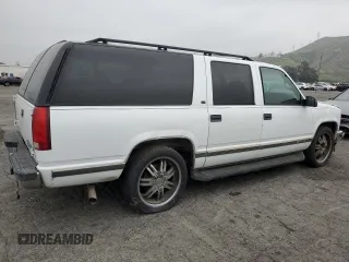 1998 Chevrolet Suburban with VIN 3GNEC16R1WG114237, listed as a Copart auction lot 53215835 with 330,054 mi miles and Clean Title. Bid and sale history available at carsss.com. Image 3.