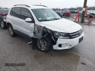 2017 Volkswagen Tiguan S z VIN WVGBV7AX5HK043842, wystawiony jako IAAI lot #41953590 z przebiegiem 74 726 mil mil oraz . Historia ofert i sprzedaży dostępna na DreamBid. Obrazek 1.