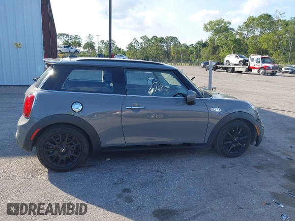 2020 MINI Hardtop Cooper S z VIN WMWXR5C00L2M23924, wystawiony jako IAAI lot #41520706 z przebiegiem 123 006 mil mil oraz . Historia ofert i sprzedaży dostępna na DreamBid. Obrazek 13.