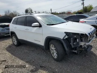 2018 Jeep Cherokee Latitude Plus with VIN 1C4PJMLB0JD530530, listed as a Copart auction lot 52920795 with 111,529 mi miles and Salvage title. Bid and sale history available at DreamBid. Image 4.
