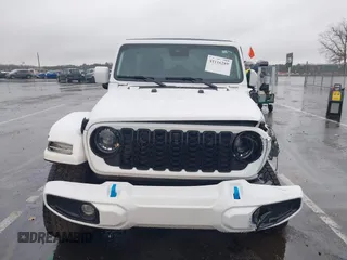 2024 Jeep Wrangler High Altitude z VIN 1C4RJXU6XRW209302, wystawiony jako IAAI lot #41116289 z przebiegiem 2 862 mil mil oraz . Historia ofert i sprzedaży dostępna na DreamBid. Obrazek 12.