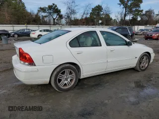 2005 Volvo S60 with VIN YV1RS592852443568, listed as a Copart auction lot 43700655 with 192,314 mi miles and Clean Title. Bid and sale history available at carsss.com. Image 3.
