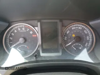 2021 Toyota Tacoma SR5 z VIN 3TMAZ5CN6MM157145, wystawiony jako Copart lot #51641085 z przebiegiem Nie podano mil oraz Szkoda całkowita • Salvage title. Historia ofert i sprzedaży dostępna na DreamBid. Obrazek 9.