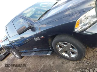 2016 Ram 1500 Express z VIN 1C6RR6KT4GS298176, wystawiony jako IAAI lot #41834695 z przebiegiem 76 104 mil mil oraz . Historia ofert i sprzedaży dostępna na DreamBid. Obrazek 13.