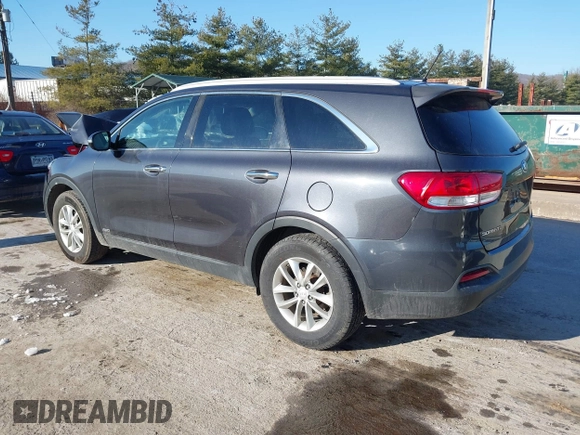 2016 Kia Sorento LX with VIN 5XYPGDA32GG158824, listed as a IAAI auction lot 38800051 with 82,195 mi miles. Bid and sale history available at carsss.com. Image 3.