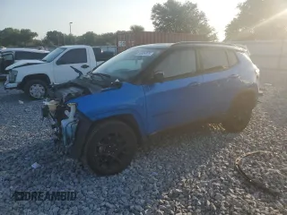 2022 Jeep Compass Latitude with VIN 3C4NJCBB7NT235217, listed as a Copart auction lot 53026975 with 55,504 mi miles and Salvage Title. Bid and sale history available at carsss.com. Image 1.