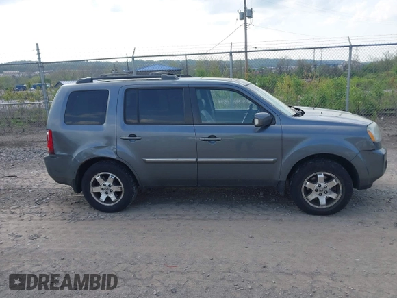 2011 Honda Pilot Touring with VIN 5FNYF4H90BB103824, listed as a IAAI auction lot 42127137 with 243,858 mi miles and . Bid and sale history available at carsss.com. Image 13.