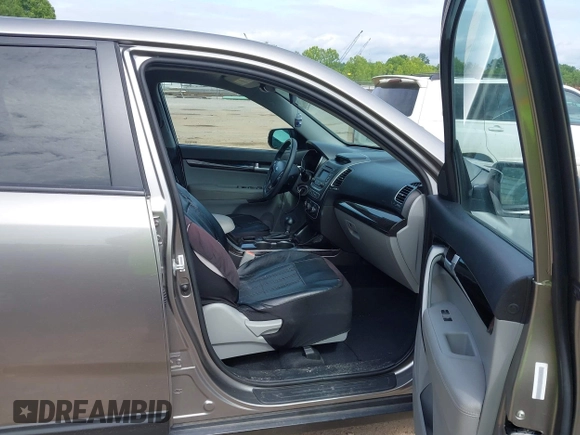 2015 Kia Sorento LX with VIN 5XYKTCA6XFG650154, listed as a IAAI auction lot 42462530 with 120,966 mi miles and . Bid and sale history available at DreamBid. Image 5.
