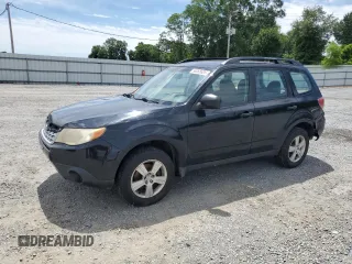 2011 Subaru Forester X z VIN JF2SHABC2BH717584, wystawiony jako Copart lot #58068605 z przebiegiem 181 888 mil mil oraz Tytuł czysty. Historia ofert i sprzedaży dostępna na DreamBid. Obrazek 1.