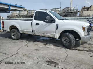 2019 Ford Super Duty F-250 SRW XL with VIN 1FTBF2A64KEE41867, listed as a Copart auction lot 44643375 with 185,968 mi miles and Salvage Title. Bid and sale history available at carsss.com. Image 4.